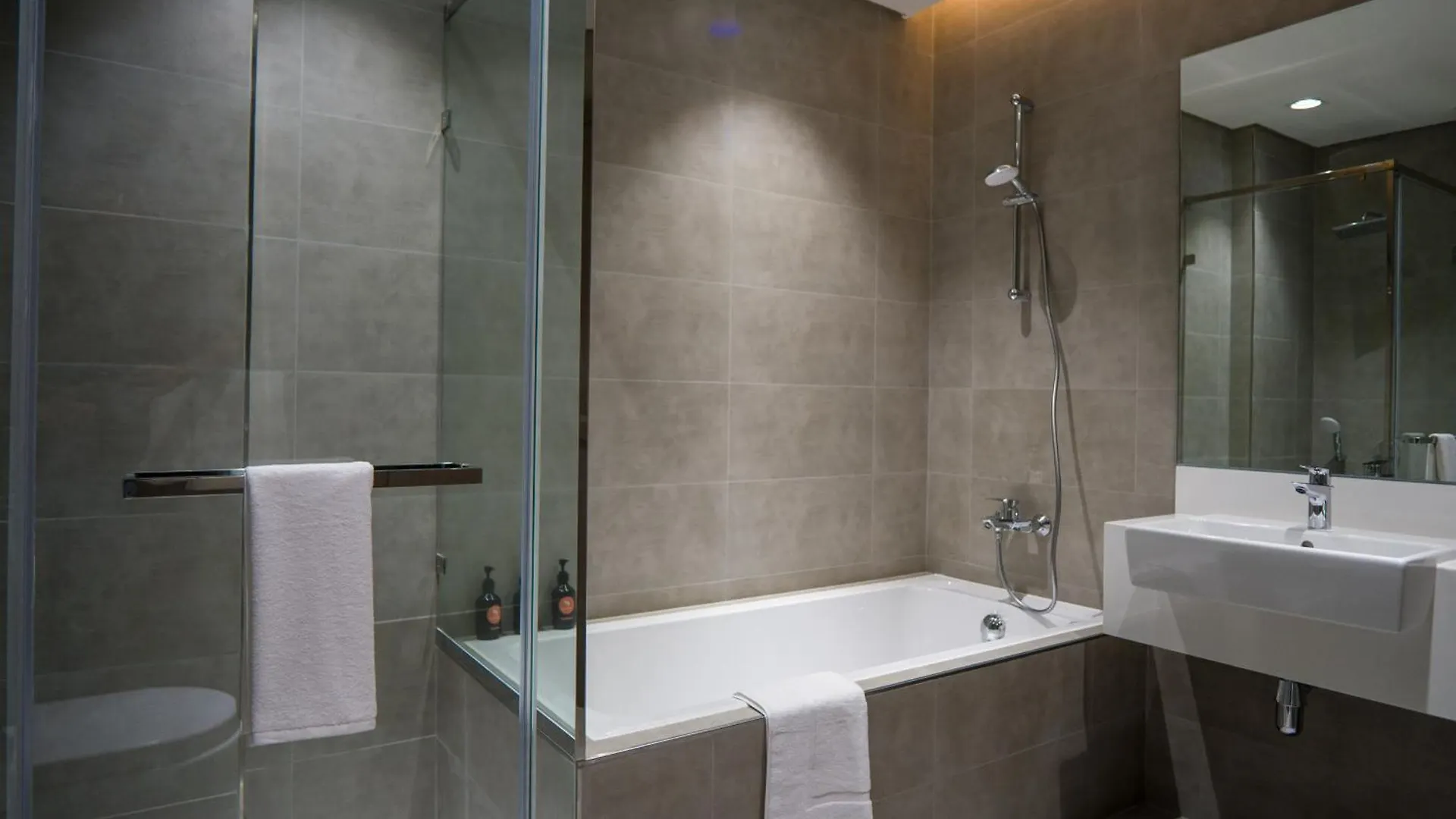 Amazing 2Bdr With Lagoon View In District One 13 Al Merkadh Dubai United Arab Emirates