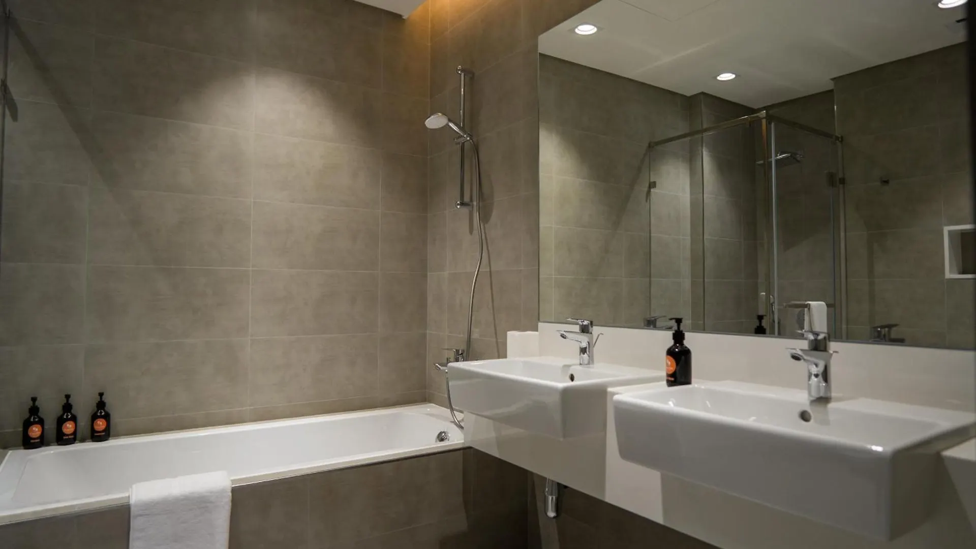 Amazing 2Bdr With Lagoon View In District One 13 Al Merkadh Dubai